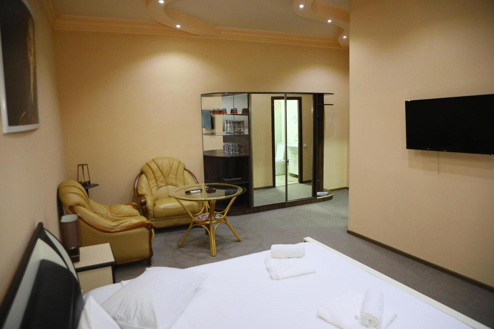 Elko Hotel Ереван Экстерьер фото